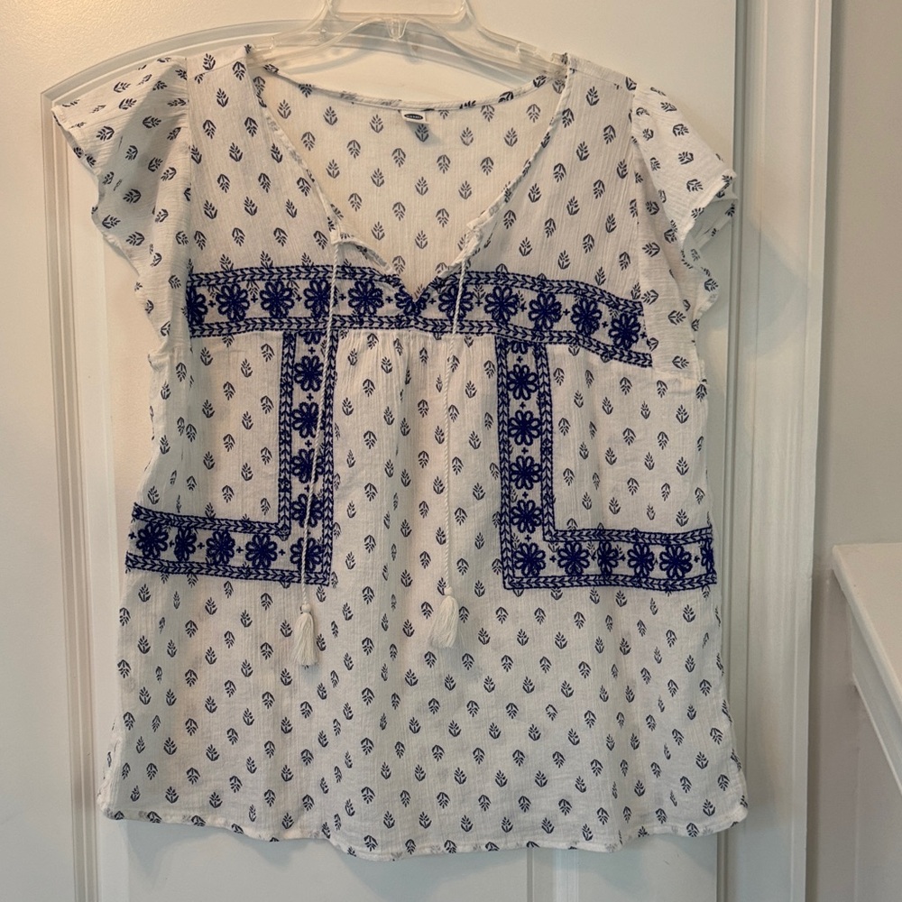 Women’s XL White and Blue Embroidered Blouse
